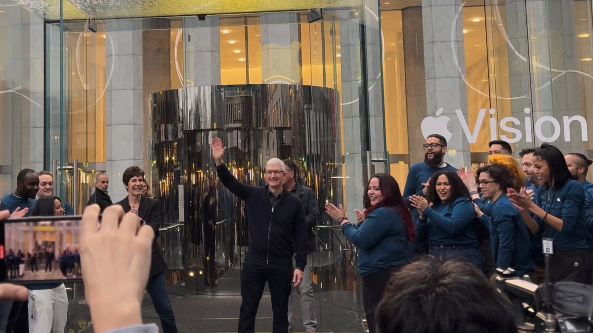 Tim Cook lors du lancement du Apple Vision Pro. // Source : Numerama Tim Cook lors du lancement du Apple Vision Pro. // Source : Numerama