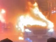 Waymo en feu. // Source : X Waymo en feu. // Source : X