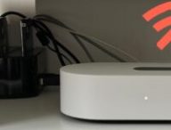 La Freebox Ultra et son dock pour disques durs. // Source : Numerama La Freebox Ultra et son dock pour disques durs. // Source : Numerama