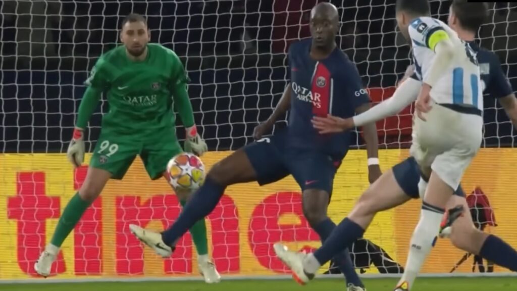 Huitième de finale retour aller entre le PSG et la Real Sociedad // Source : Capture Canal+ Huitième de finale retour aller entre le PSG et la Real Sociedad // Source : Capture Canal+