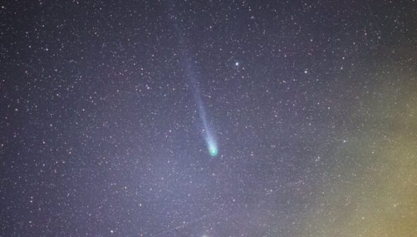 La comète du diable. // Source : Via X @esa_es (photo recadrée) La comète du diable. // Source : Via X @esa_es (photo recadrée)