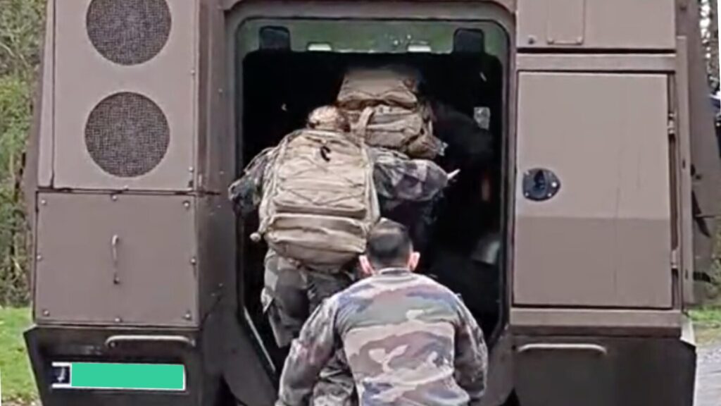 Le groupe d'intervention d'urgence. // Source : Numerama Le groupe d'intervention d'urgence. // Source : Numerama