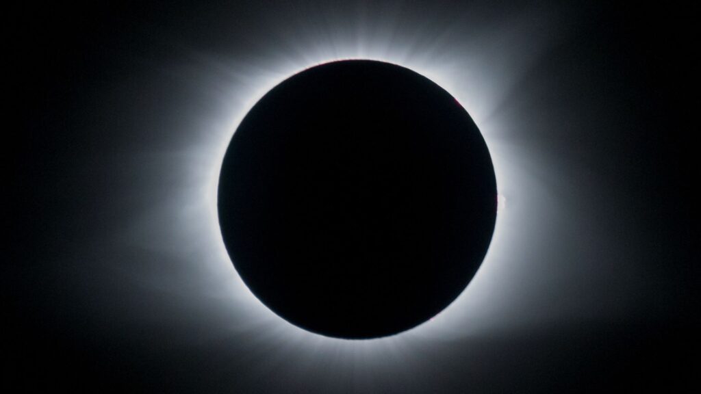 Une éclipse totale de Soleil. // Source : Canva Une éclipse totale de Soleil. // Source : Canva