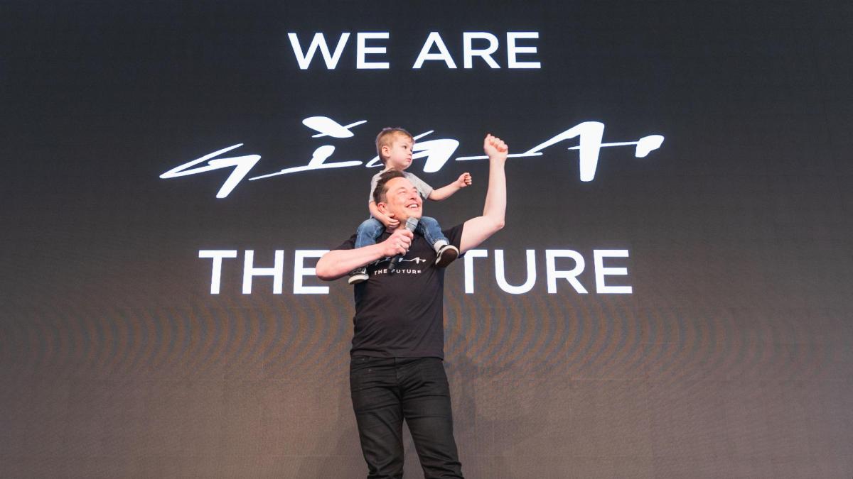 Elon Musk à la relance de la production de la gigafactory de Berlin // Source : Tesla Manufacturing @gigafactories Elon Musk à la relance de la production de la gigafactory de Berlin // Source : Tesla Manufacturing @gigafactories