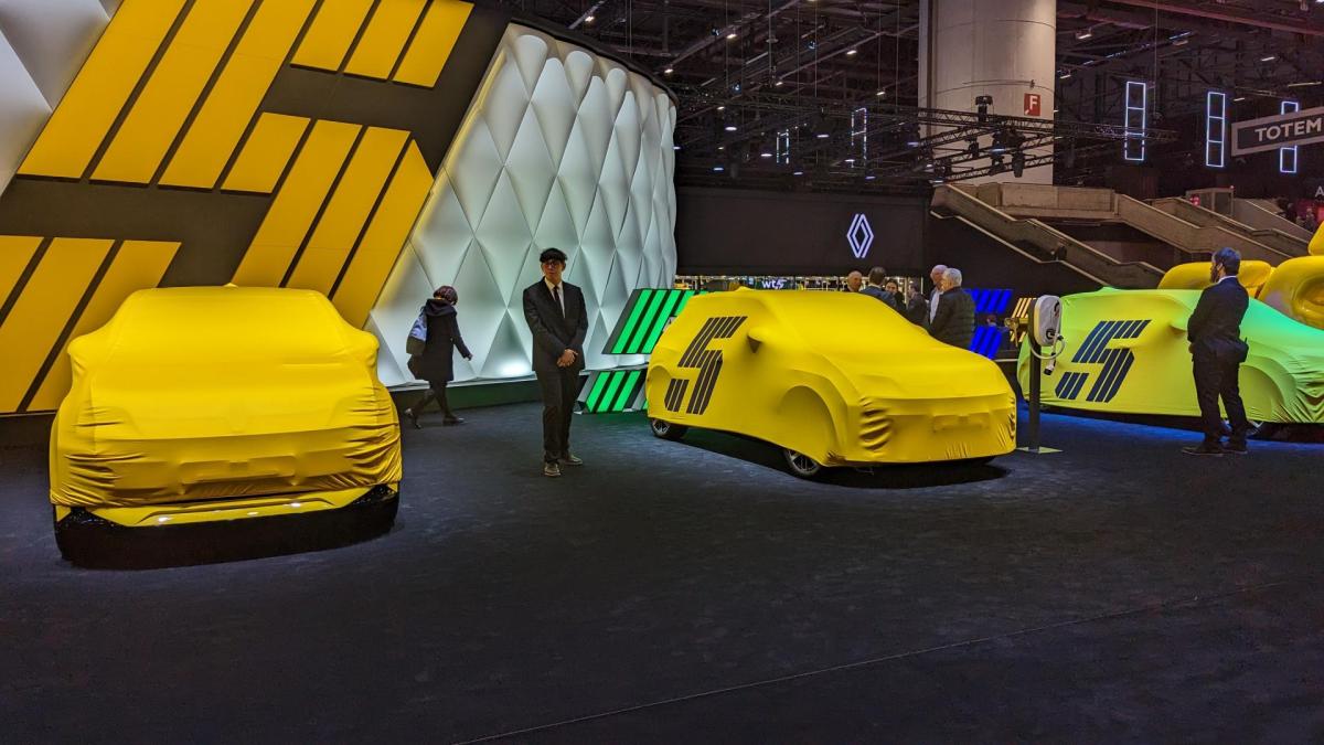 Stand Renault au salon de Geneve // Source : Raphaelle Baut Stand Renault au salon de Geneve // Source : Raphaelle Baut