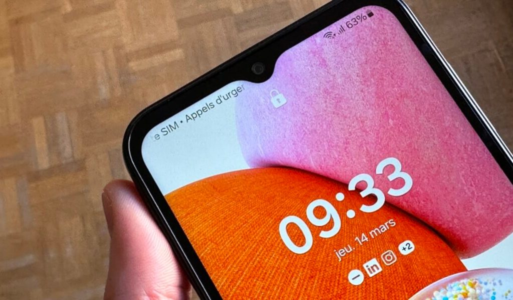 L'encoche en forme de goutte d'eau du Galaxy A14. // Source : JSZ/Numerama L'encoche en forme de goutte d'eau du Galaxy A14. // Source : JSZ/Numerama