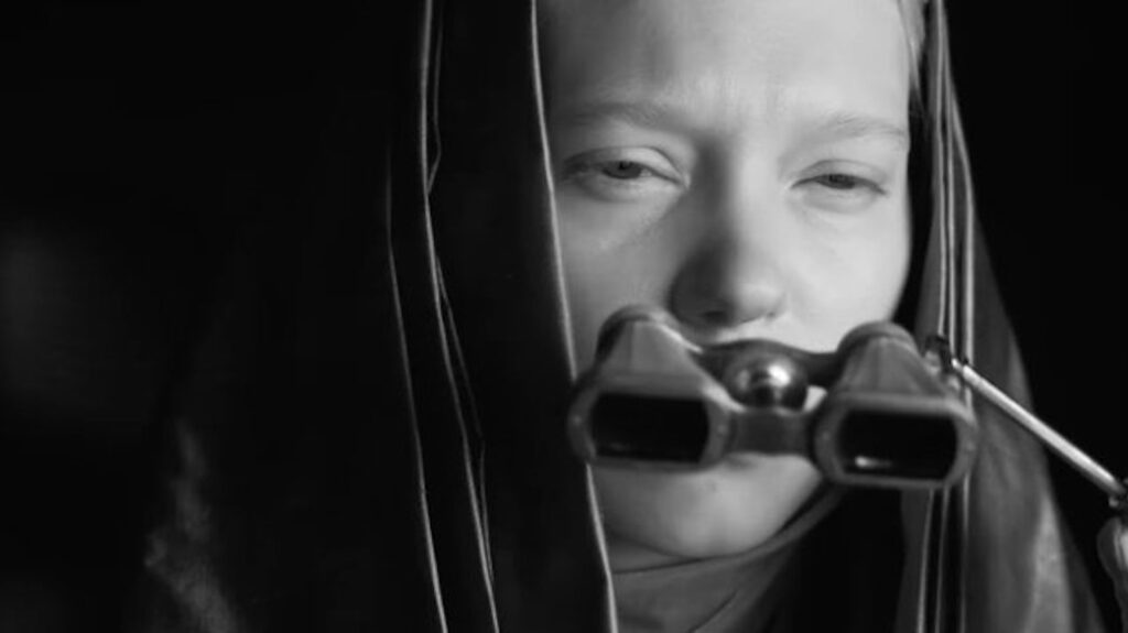 Léa Seydoux et ses petites jumelles dans Dune (en noir et blanc) Léa Seydoux et ses petites jumelles dans Dune (en noir et blanc)