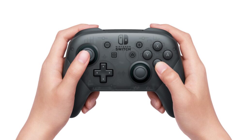 La manette Pro offre une très bonne prise en main // Source : Nintendo La manette Pro offre une très bonne prise en main // Source : Nintendo