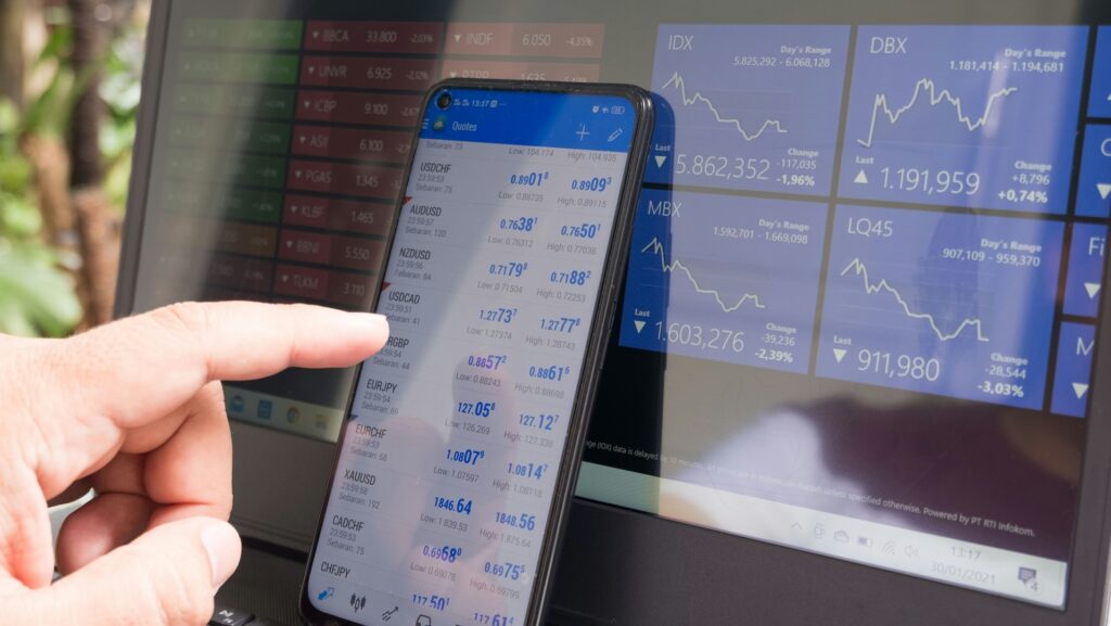 CAC 40, devises, secteur de la santé ou de la tech, vous choisissez où investir avec les ETF // Source : Marga Santoso via Unsplash CAC 40, devises, secteur de la santé ou de la tech, vous choisissez où investir avec les ETF // Source : Marga Santoso via Unsplash
