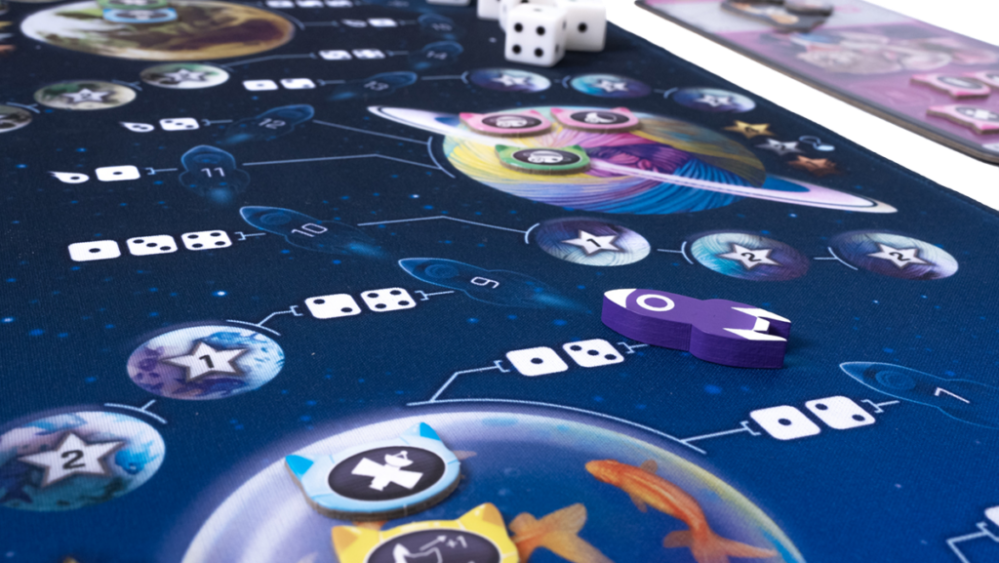 La fusée sur la case 8, en face d’une planète. // Source : Rebel Studio La fusée sur la case 8, en face d’une planète. // Source : Rebel Studio