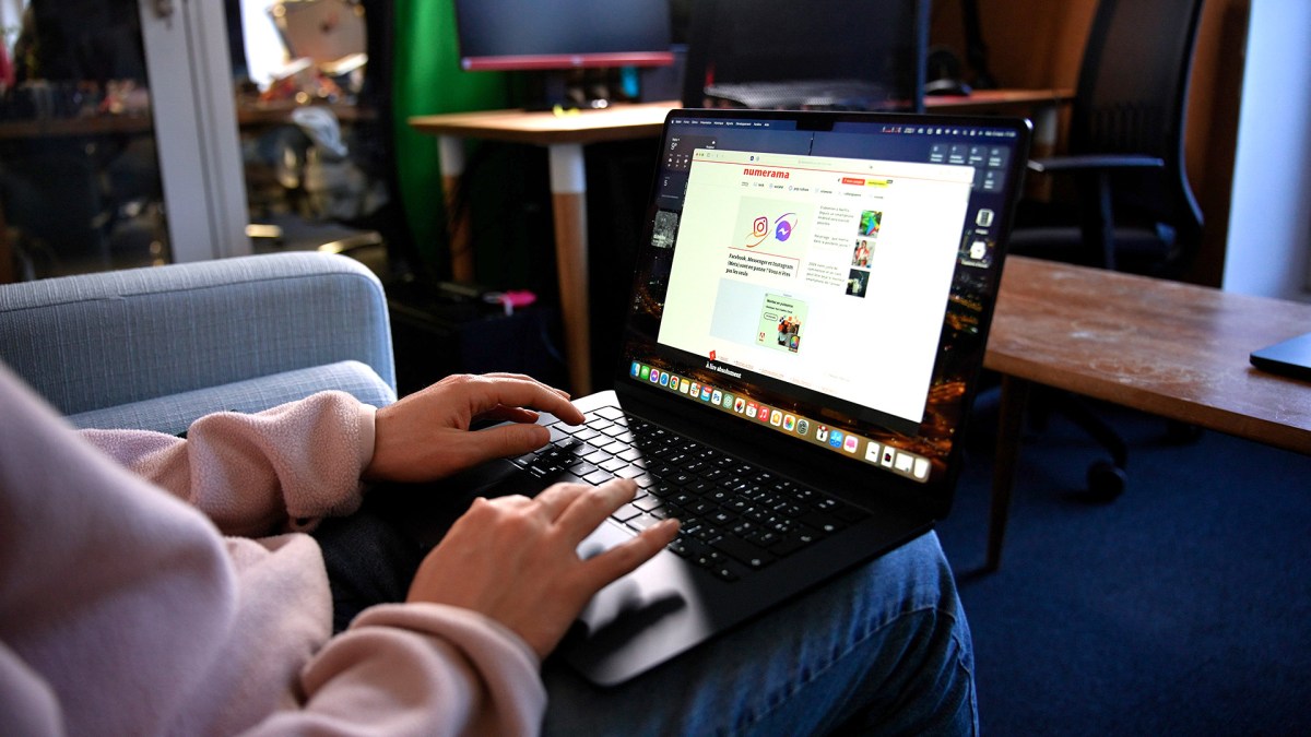 Le MacBook Air M3. // Source : Nino Barbey / Numerama Le MacBook Air M3. // Source : Nino Barbey / Numerama