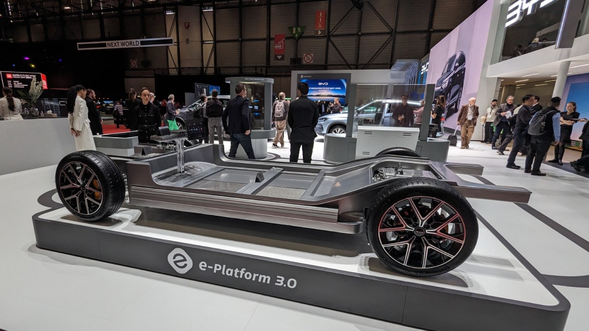 Plateforme BYD avec batterie blade // Source : Raphaelle Baut pour Numerama Plateforme BYD avec batterie blade // Source : Raphaelle Baut pour Numerama