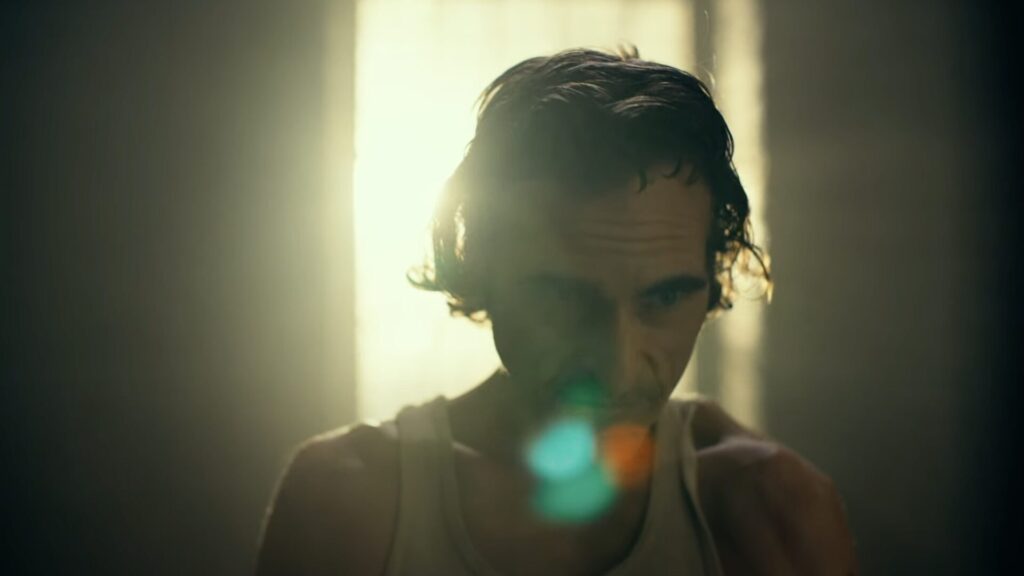 Joaquin Phoenix nous épate toujours en Joker // Source : Capture d'écran