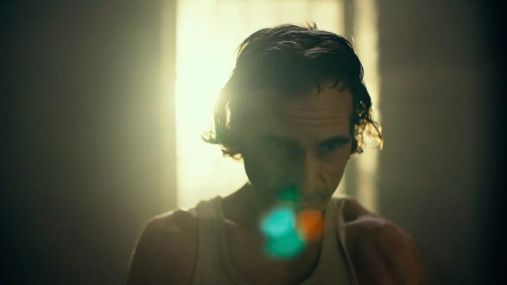 Joaquin Phoenix nous épate toujours en Joker // Source : Capture d'écran Joaquin Phoenix nous épate toujours en Joker // Source : Capture d'écran