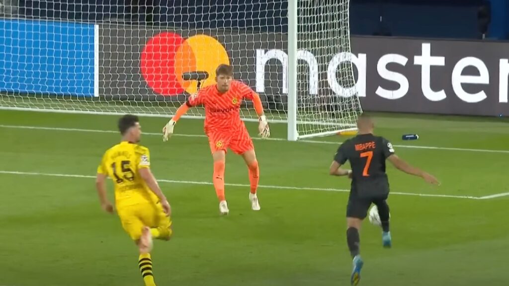 Dortmund et le PSG se sont déjà affrontés cette saison // Source : Capture YouTube Canal+ Dortmund et le PSG se sont déjà affrontés cette saison // Source : Capture YouTube Canal+