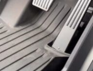 Pédale de Cybertruck avec son rivet // Source : Capture vidéo @aaronjcash sur X Pédale de Cybertruck avec son rivet // Source : Capture vidéo @aaronjcash sur X