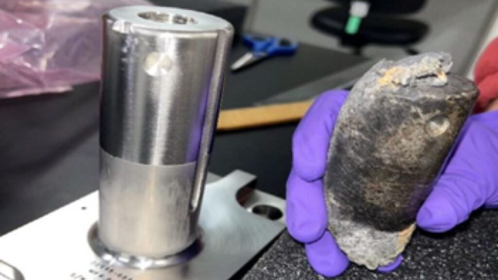 Le débris de l'ISS tombé sur une maison en Floride. // Source : Nasa (image recadrée) Le débris de l'ISS tombé sur une maison en Floride. // Source : Nasa (image recadrée)