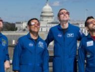Des astronautes de la Nasa regardant l'éclipse // Source : NASA/Aubrey Gemignani