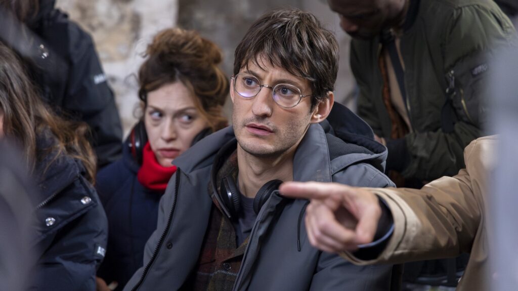 Pierre Niney, le roi de la gêne // Source : Gael Turpo/Netflix Pierre Niney, le roi de la gêne // Source : Gael Turpo/Netflix