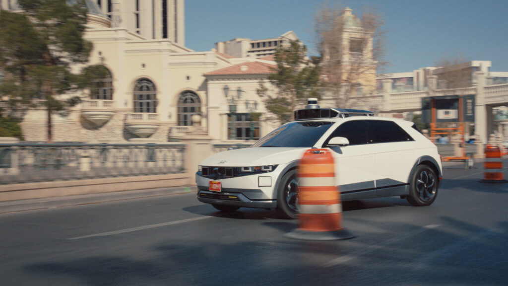 Robotaxi Hyundai lors de l'épreuve du permis // Source : Hyundai Robotaxi Hyundai lors de l'épreuve du permis // Source : Hyundai