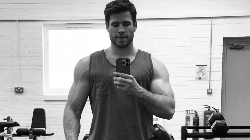 Liam Hemsworth est prêt pour le rôle de Geralt dans The Witcher // Source : Instagram Liam Hemsworth Liam Hemsworth est prêt pour le rôle de Geralt dans The Witcher // Source : Instagram Liam Hemsworth