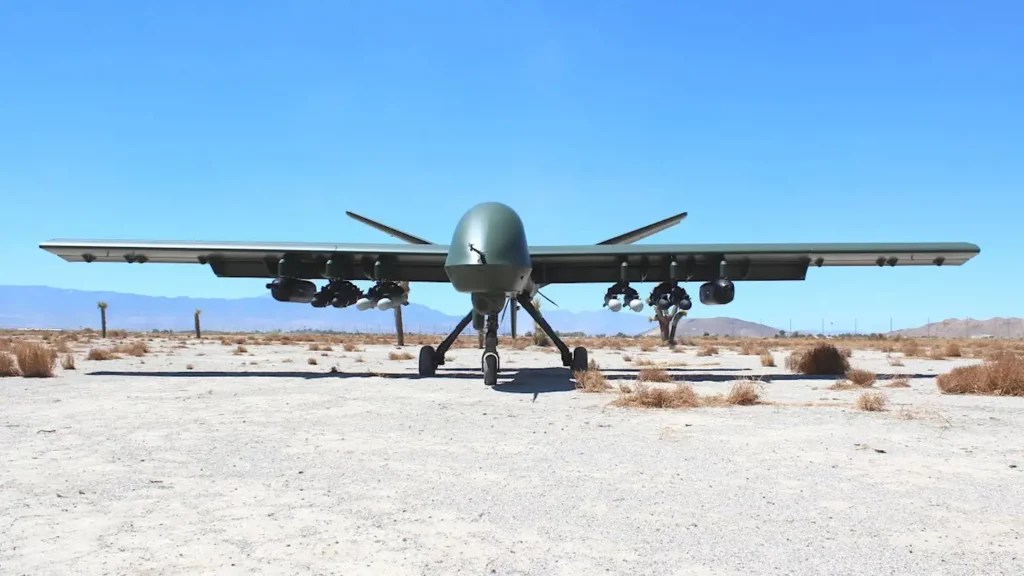 Un Mojave équipe de missiles / bombes. // Source : General Atomics Un Mojave équipe de missiles / bombes. // Source : General Atomics