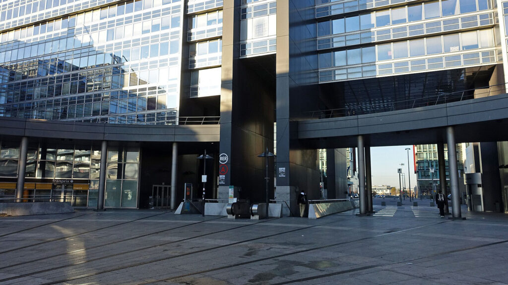 Nanterre-Préfecture_-_Sortie_Carillon_1 Nanterre-Préfecture_-_Sortie_Carillon_1