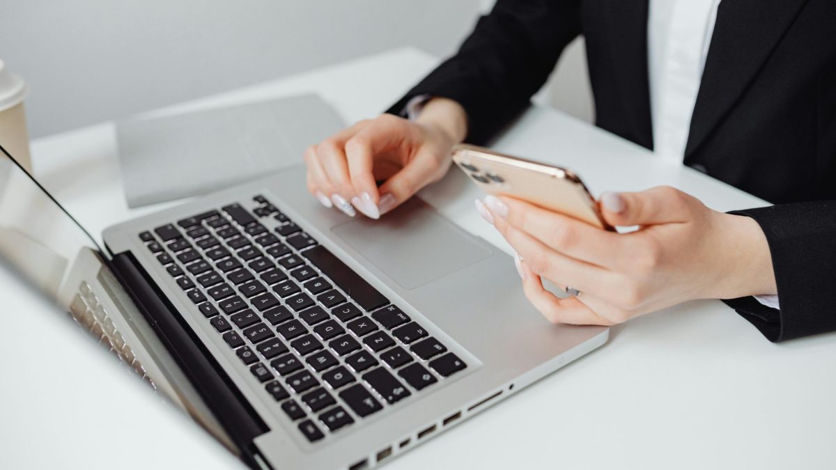 Quels outils pour connecter votre PC et votre smartphone ? // Source : Karolina Grabowska Quels outils pour connecter votre PC et votre smartphone ? // Source : Karolina Grabowska