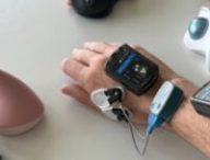 Des capteurs pour mesurer la posture quand on utilise une souris. // Source : Numerama Des capteurs pour mesurer la posture quand on utilise une souris. // Source : Numerama