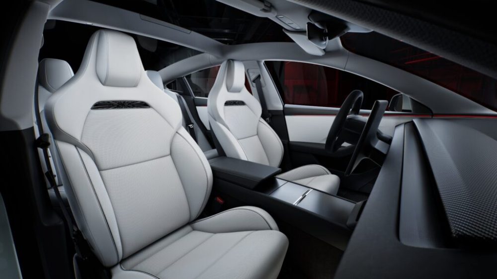 Nouvel intérieur de la Tesla Model 3 Performance // Source : Tesla Nouvel intérieur de la Tesla Model 3 Performance // Source : Tesla