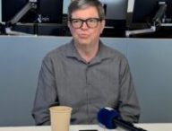 À la fin de sa conférence, Yann Le Cun s'est entretenu avec quelques journalistes. // Source : Numerama À la fin de sa conférence, Yann Le Cun s'est entretenu avec quelques journalistes. // Source : Numerama