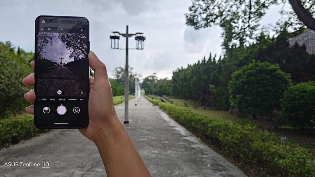 Le Zenfone 10 est un photophone correct, sans plus // Source : Asus Le Zenfone 10 est un photophone correct, sans plus // Source : Asus