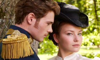 François-Joseph et Sissi dans L'Impératrice // Source : Thomas Schenk / Netflix François-Joseph et Sissi dans L'Impératrice // Source : Thomas Schenk / Netflix