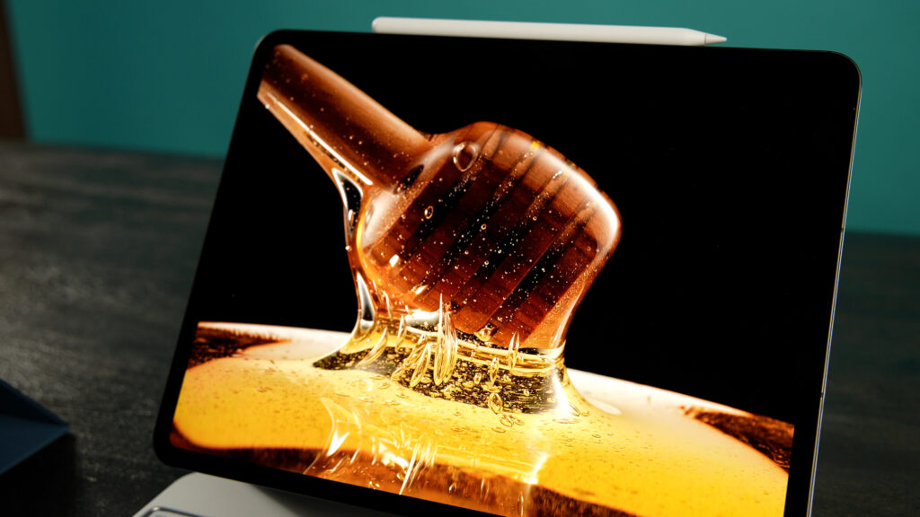 Cette démo de l'OLED par LG, pour ses téléviseurs, est impressionnante sur iPad. Le contraste entre les couleurs et le noir est phénoménal. Cette démo de l'OLED par LG, pour ses téléviseurs, est impressionnante sur iPad. Le contraste entre les couleurs et le noir est phénoménal.