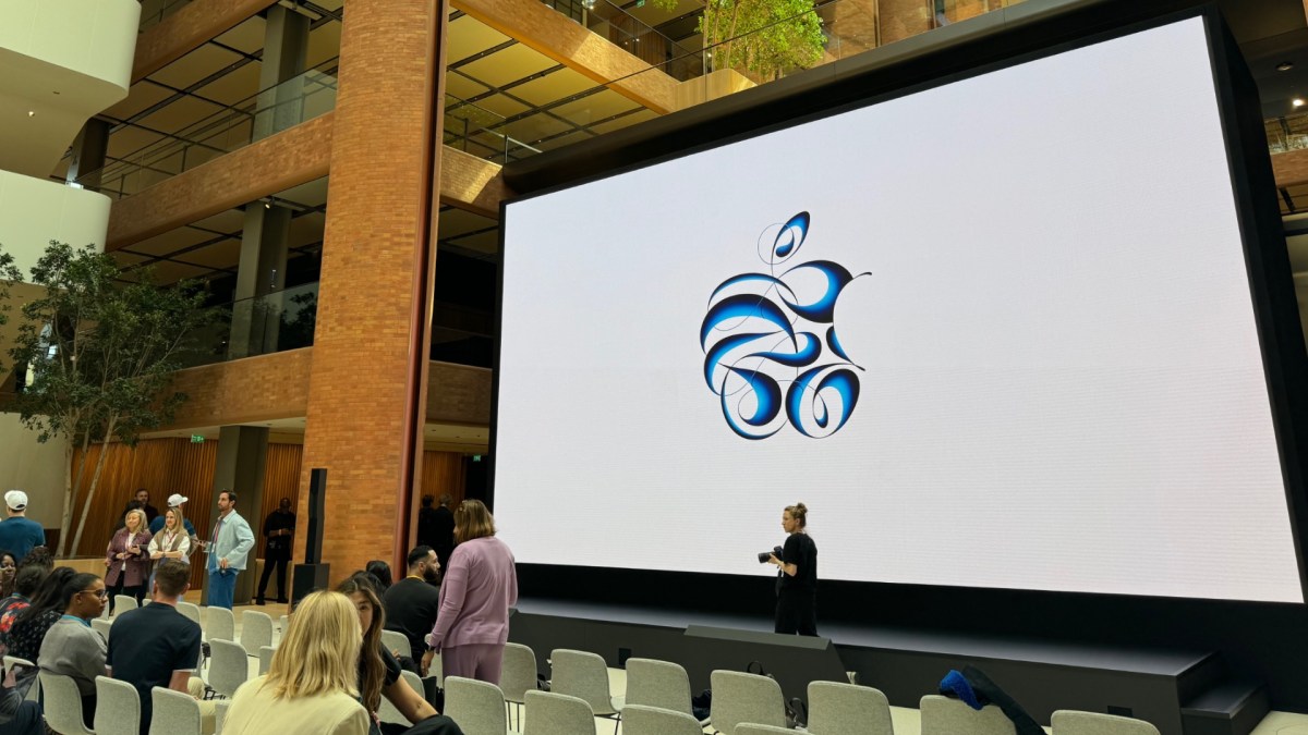 L'écran géant de la keynote Apple du 7 mai. // Source : Numerama L'écran géant de la keynote Apple du 7 mai. // Source : Numerama