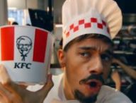 Mister V a lancé un burger chez KFC // Source : KFC / YouTube Mister V a lancé un burger chez KFC // Source : KFC / YouTube
