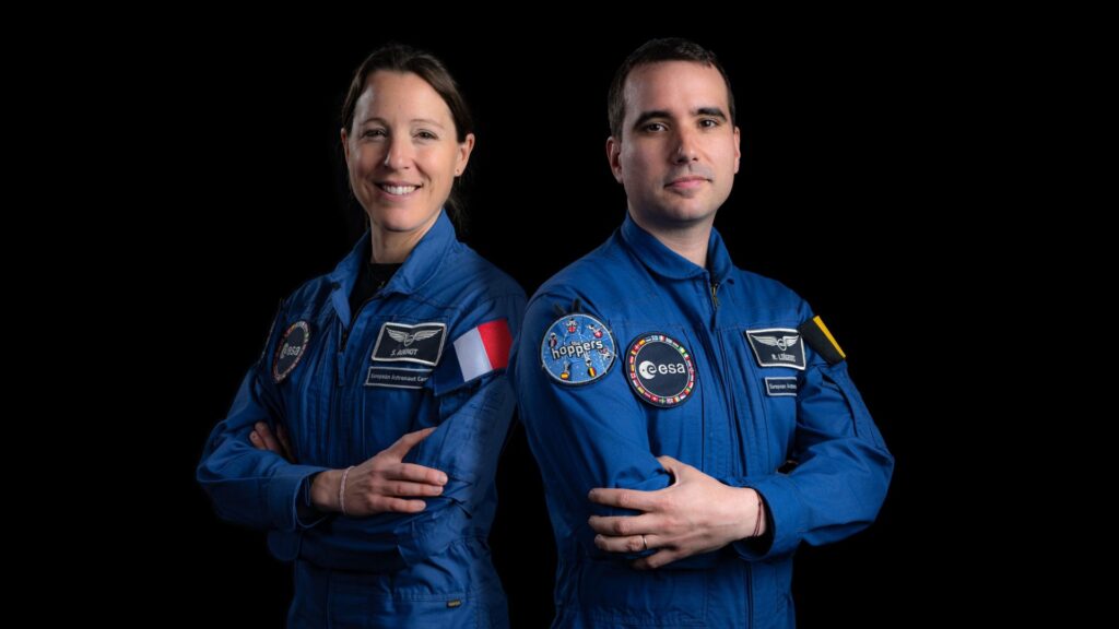 La Française Sophie Adenot et le Belge Raphaël Liégeois. // Source : Via X @esaspaceflight (photo recadrée) La Française Sophie Adenot et le Belge Raphaël Liégeois. // Source : Via X @esaspaceflight (photo recadrée)
