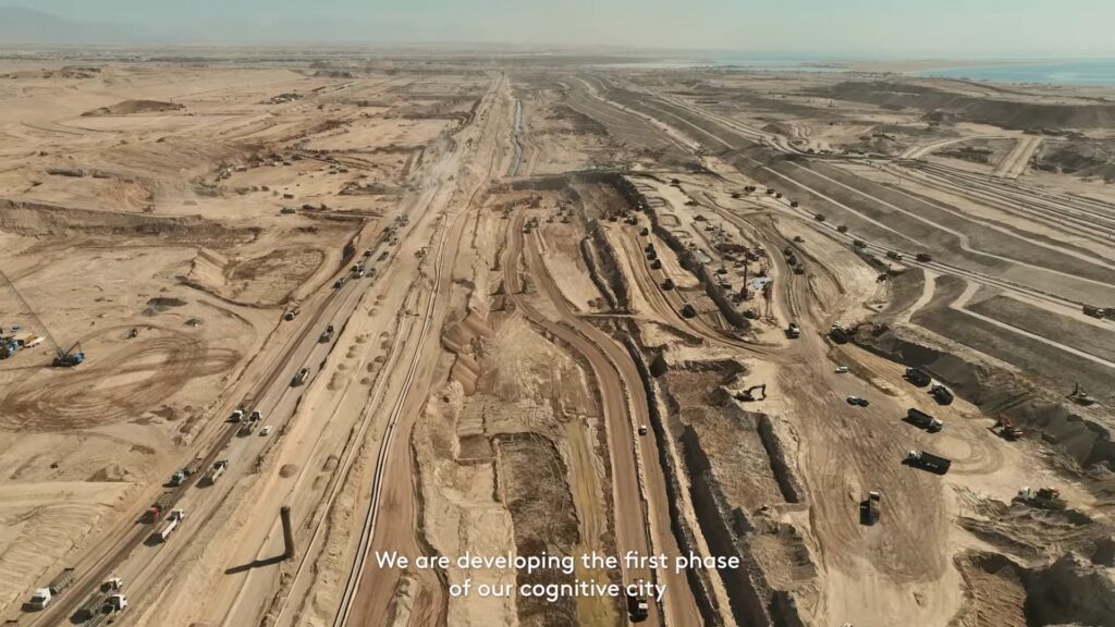 Les travaux de The Line en mai 2024 // Source : YouTube / Neom Les travaux de The Line en mai 2024 // Source : YouTube / Neom