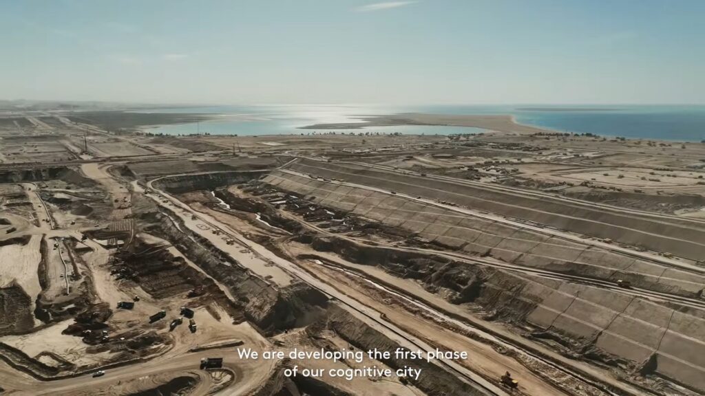 Les travaux de The Line en mai 2024 // Source : YouTube / Neom Les travaux de The Line en mai 2024 // Source : YouTube / Neom