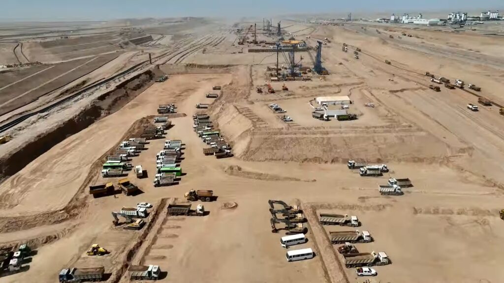 Les travaux de The Line en mai 2024 // Source : YouTube / Neom