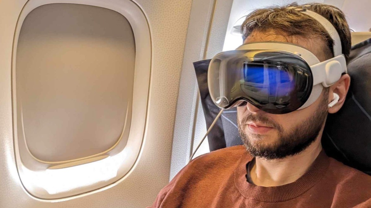 L'Apple Vision Pro dans un avion. // Source : Numerama L'Apple Vision Pro dans un avion. // Source : Numerama