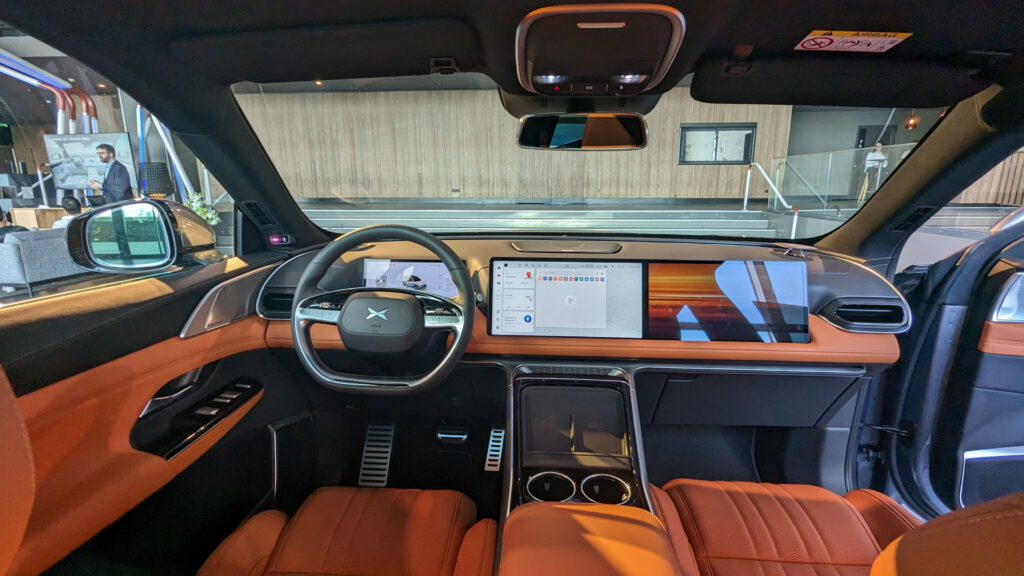 Intérieur tout confort du G9 de Xpeng // Source : Raphaelle Baut Intérieur tout confort du G9 de Xpeng // Source : Raphaelle Baut