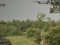 Le programme OpenDrobotics permet à un militaire de contrôler plusieurs drone. // Source : Thales