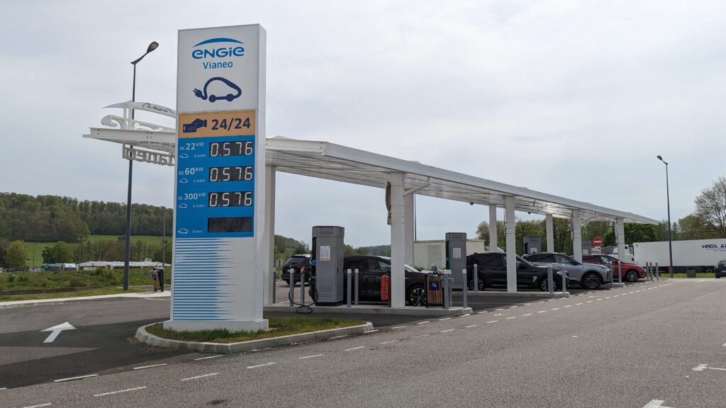 Station de recharge Engie Vianeo // Source : Raphaelle Baut pour Numerama Station de recharge Engie Vianeo // Source : Raphaelle Baut pour Numerama