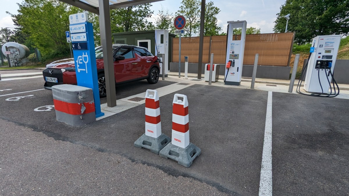 Problème de fiabilité des bornes chez TotalEnergie // Source : Raphaelle Baut pour Numerama Problème de fiabilité des bornes chez TotalEnergie // Source : Raphaelle Baut pour Numerama