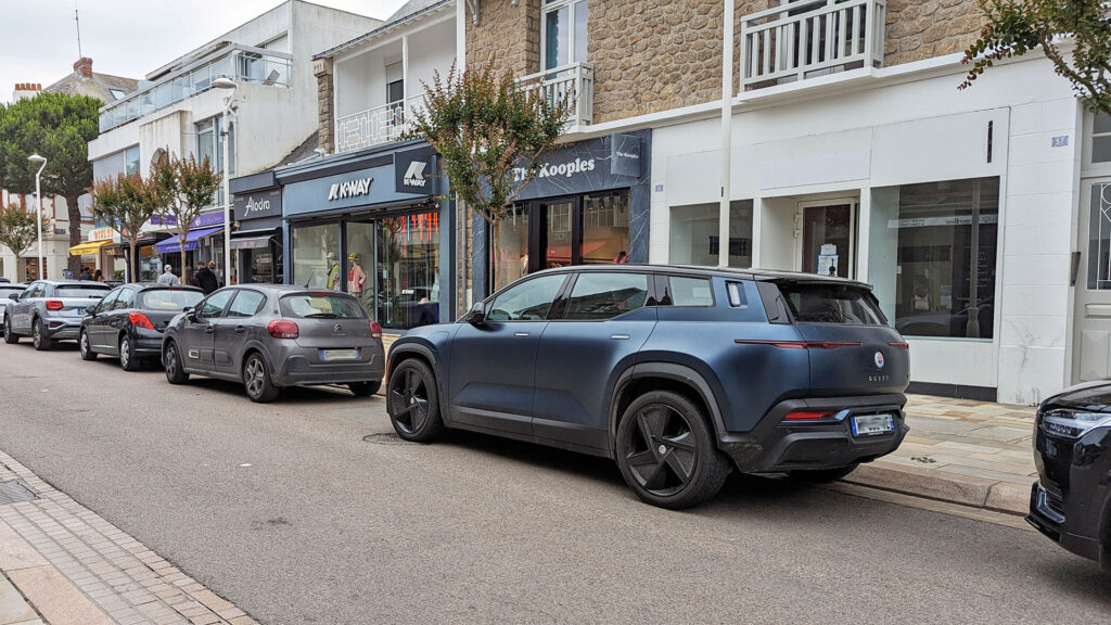 Un Fisker Ocean fraîchement livré dans les rues en France // Source : Raphaelle Baut Un Fisker Ocean fraîchement livré dans les rues en France // Source : Raphaelle Baut