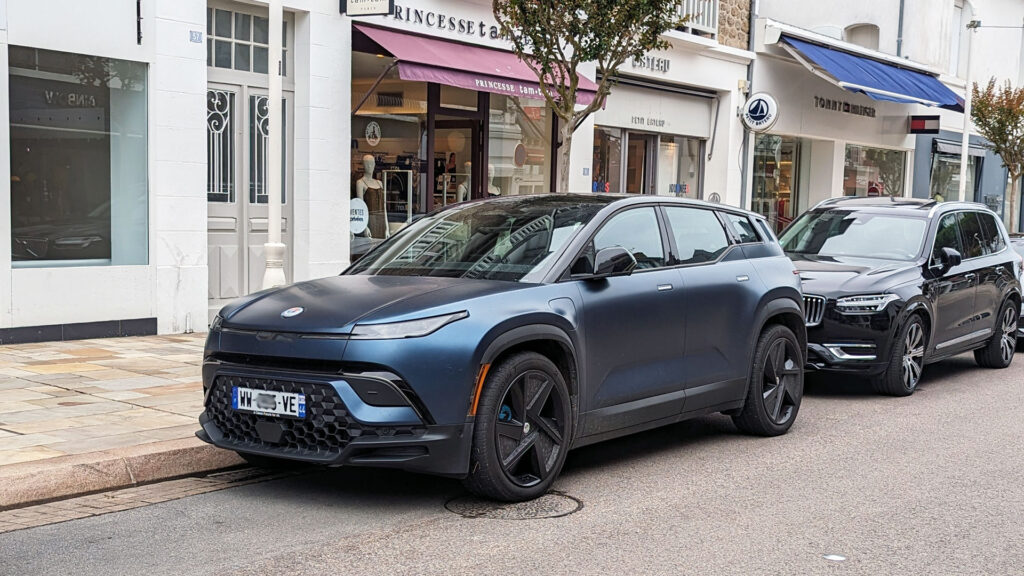 Un Fisker Ocean fraîchement livré dans les rues en France // Source : Raphaelle Baut Un Fisker Ocean fraîchement livré dans les rues en France // Source : Raphaelle Baut