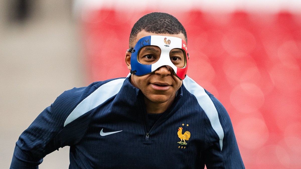 Kylian Mbappé avec son masque // Source : Twitter EDF Kylian Mbappé avec son masque // Source : Twitter EDF