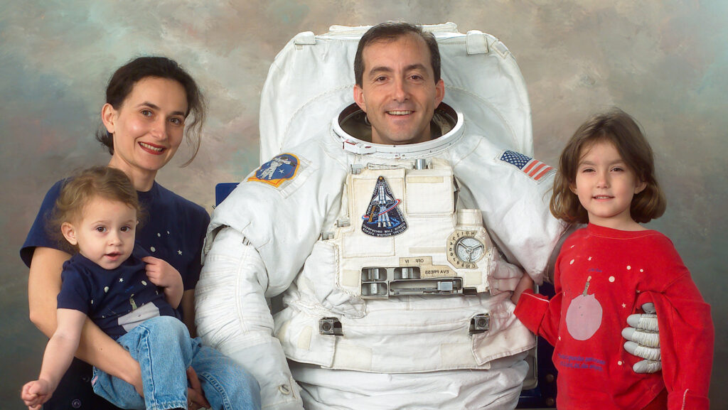 Philippe Perrin et sa famille. // Source : Nasa/Collection de Philippe Perrin Philippe Perrin et sa famille. // Source : Nasa/Collection de Philippe Perrin