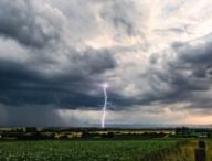 Photo de l'orage vendredi soir. // Source : Via X @AlexisLinant63 (photo recadrée)